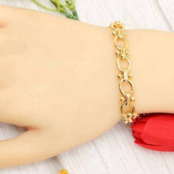 "Trendy Handmade Bracelet – A Thoughtful Gift for Girls & Women | UNVRC1605 - Picture 9 of 10